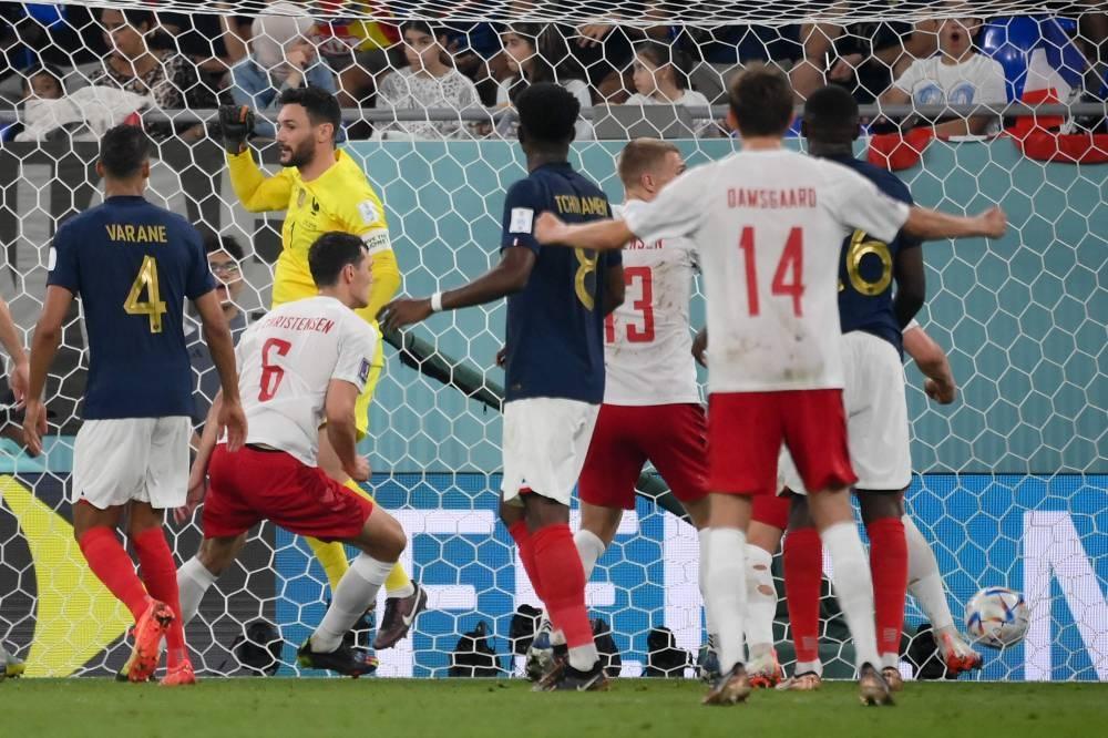 2018世界杯丹麥進16強（法國隊 2-1 戰勝丹麥隊進入16強 成為第一支晉級卡塔爾淘汰賽的球隊）