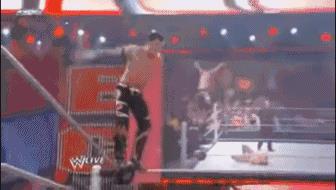 wwe2010（十大兇殘WWE招式，已經(jīng)全部被禁用，最后一招中了至少住院一個月）