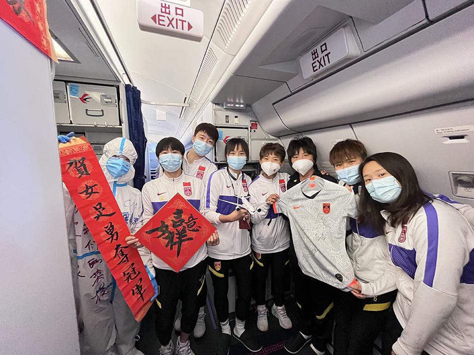 中國女足什么時(shí)候回國（凱旋｜冠軍歸來！中國女足搭乘包機(jī)回國，今晚抵滬）