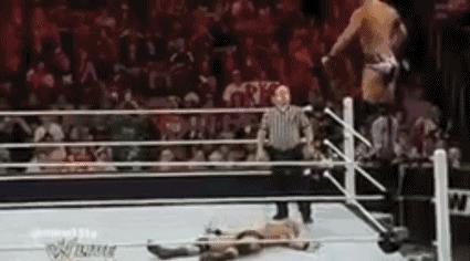 wwe2010（十大兇殘WWE招式，已經(jīng)全部被禁用，最后一招中了至少住院一個月）