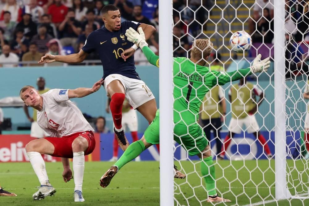 2018世界杯丹麥進16強（法國隊 2-1 戰勝丹麥隊進入16強 成為第一支晉級卡塔爾淘汰賽的球隊）