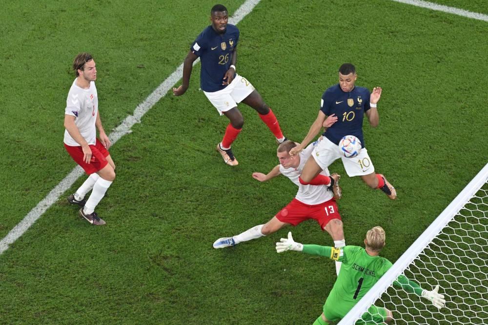 2018世界杯丹麥進16強（法國隊 2-1 戰勝丹麥隊進入16強 成為第一支晉級卡塔爾淘汰賽的球隊）