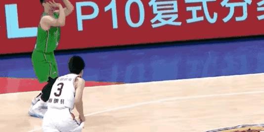 胡明軒2次違體也被驅(qū)逐（體壇聯(lián)播｜遼籃廣東沖突不斷3人驅(qū)逐，李春江馬布里場(chǎng)邊對(duì)罵）